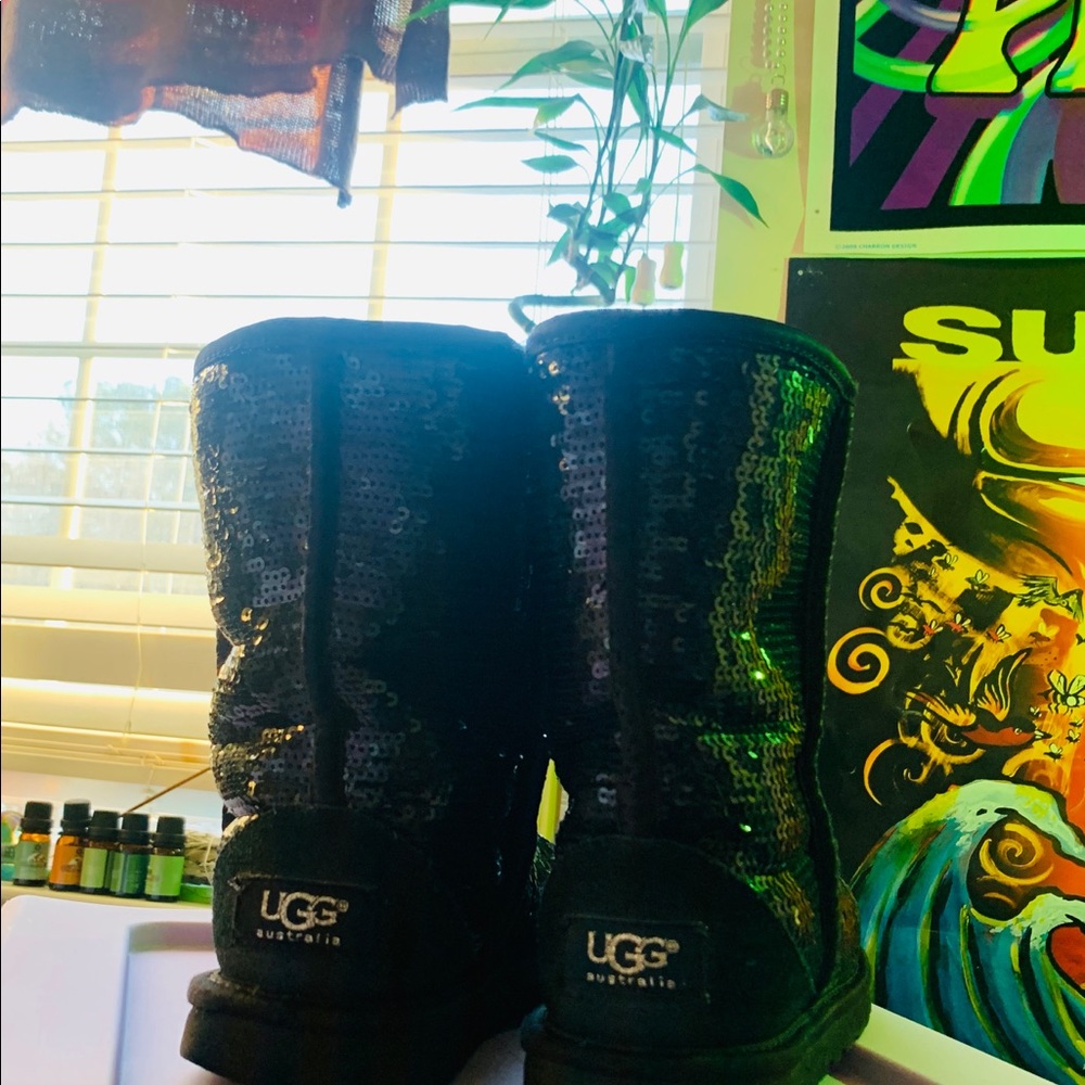 Black sequence UGGS